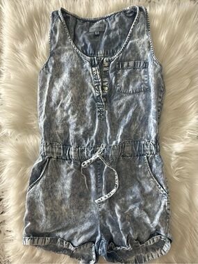 💎 THREAD & SUPPLY -
Acid Wash Tencel Romper
Size S 💎